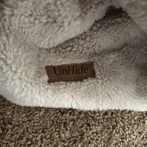 UnHide Plush Blanket